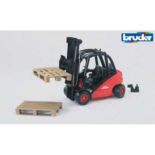 BRUDER keltuvas Linde h30d su 2 paletėmis, 02511