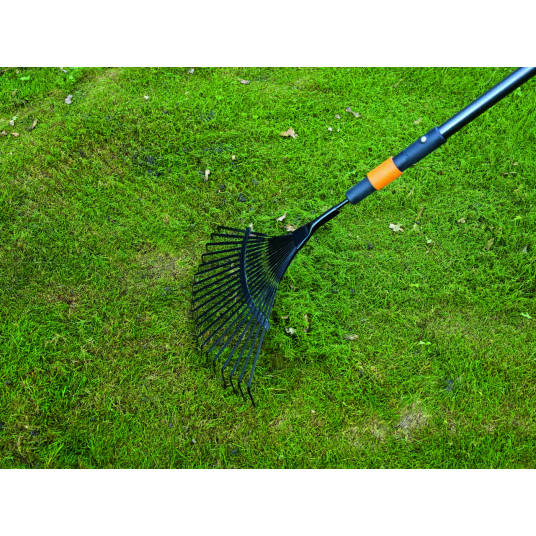 Vėduoklinis grėblys Fiskars QuikFit (22 virbų) (1000644)