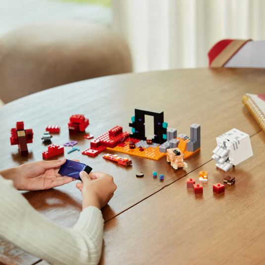 LEGO® 21255 Minecraft® Pasala „Nether“ portale