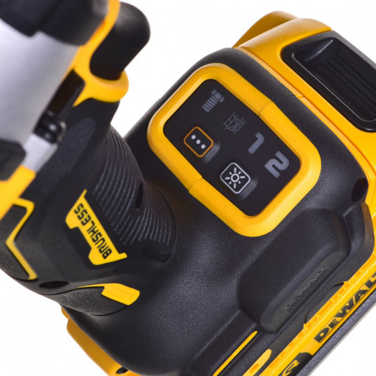 Smūginis veržliaraktis 1/2" 18V 2x2,0Ah DCF921D2T DEWALT