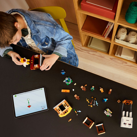 LEGO® 21273 Minecraft® Gastas balionas ir kaimo užpuolimas