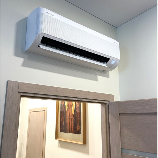 SAMSUNG BEVĖJO oro kondicionieriaus Windfree™ Comfort S2 (buv. Arise) 3.5/4.0 kW Multi split vidinis blokas AR60F12C1AWNEU + AR-CH01E