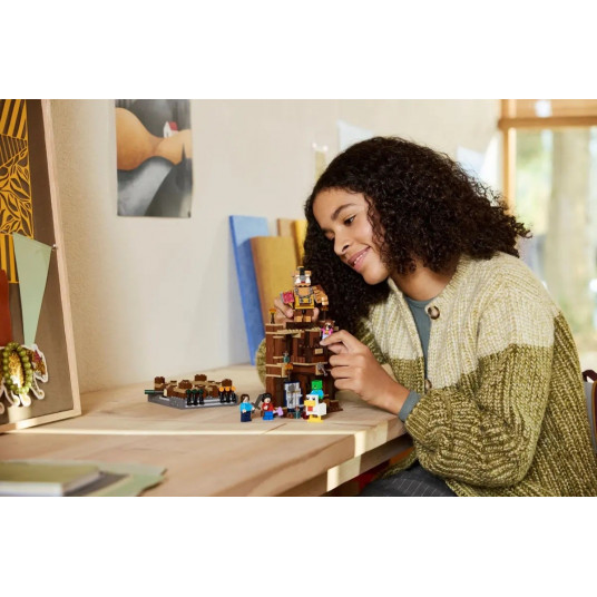 LEGO® 21272 Minecraft® Miško dvaro kovų ringas