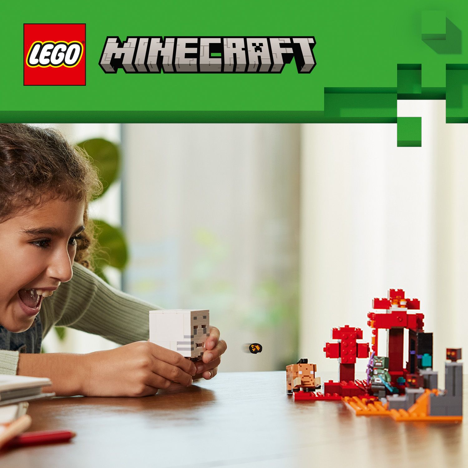 „LEGO® Minecraft®“ Nether portalo žaislas